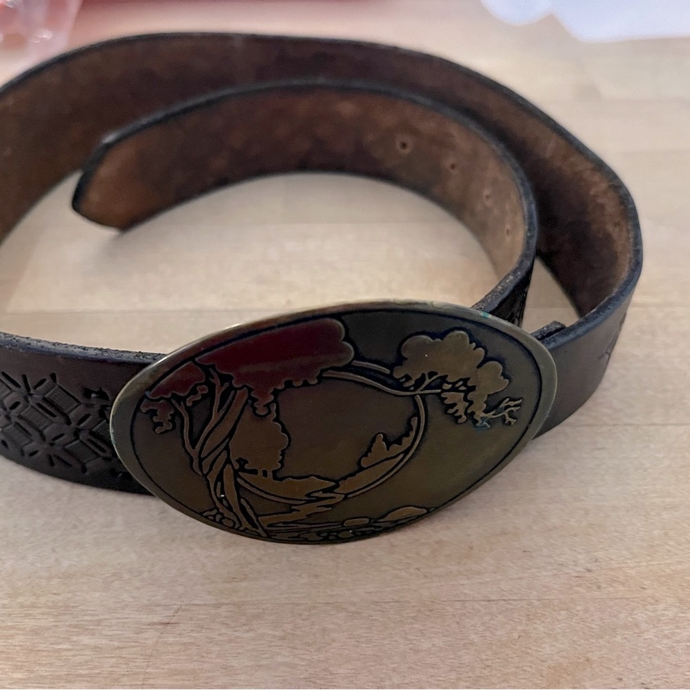 Leather belt with buckle
